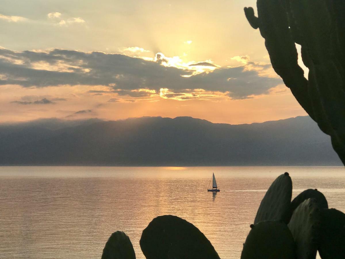 Sunset Terrazza Lägenhet Reggio di Calabria Exteriör bild